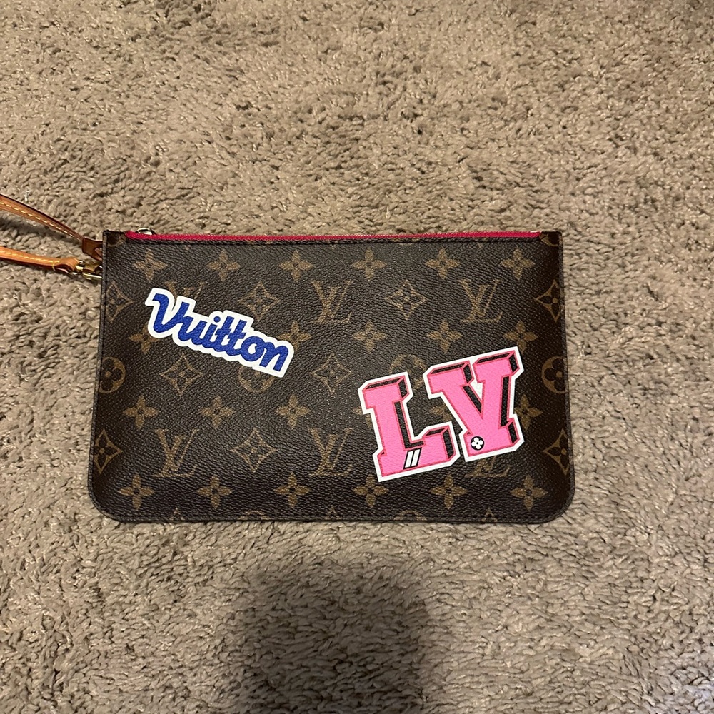 NWOT! Louis Vuitton Sticker Pochette Bag